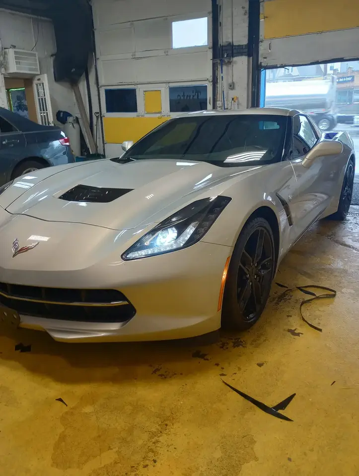 Tinted vehicle windows, side view